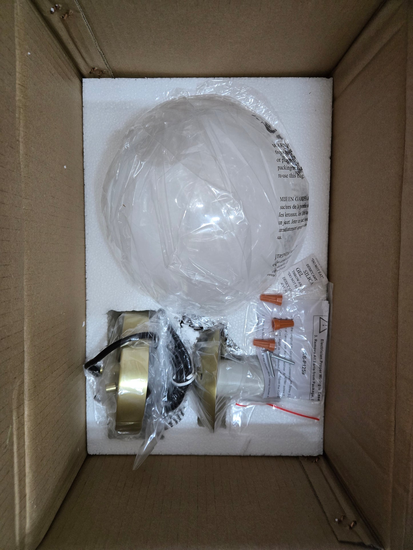 XiNBEi Lighting Globe Pendant Light, Modern Brass Kitchen Island Pendant Lighting with Clear Glass
